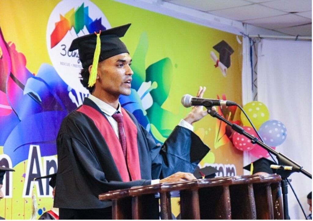 From Toddlers to Graduates 2 3An Grad3